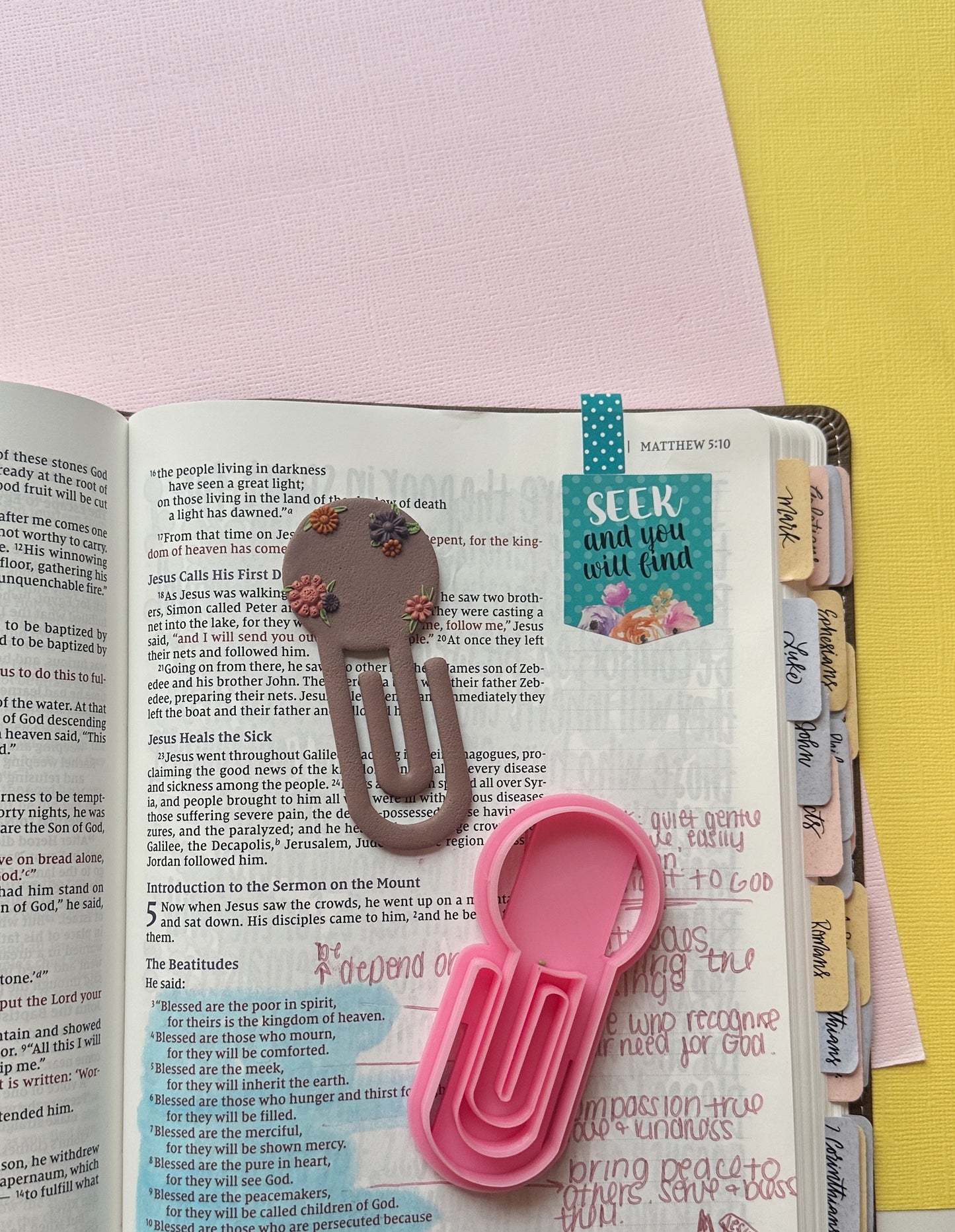 Circle Paperclip Bookmark Clay Cutter